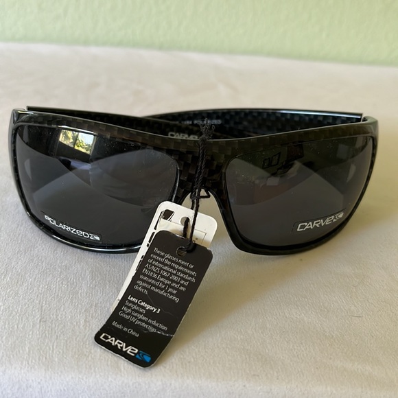 Carve polarized gloss black/grey subtle check design - Picture 3 of 4